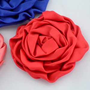 Pince à cheveux florale vintage en satin fait main, motif bourgeon de rose, 8 cm, pour enfants, très vendue - Product Image 1