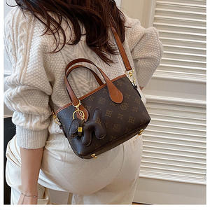 Bolso tote clásico con estampado de marca, bolso bandolera de un solo hombro para mujer a la moda, bolso elegante esencial para el viaje diario. - Product Image 2