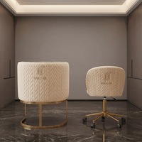 Tabouret de pédicure ergonomique moderne en cuir PU, réglable en hauteur, avec dossier, pour salon de beauté, hôtel et salon. Vente en gros.