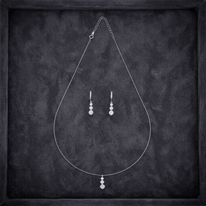 Parure de bijoux de mariage en diamant fin avec plaqué or, boucles d'oreilles pendantes en zircon et pendentif en forme de goutte d'eau serti de griffes - Product Image 2