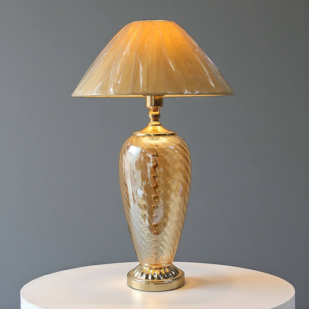 สีดำสีกากี