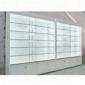 Vetrina di Lusso in Vetro Bianco per Esporre Cosmetici e Creme Corpo, Scaffali Personalizzati per Negozi con Ripiani in Legno - Product Image 1