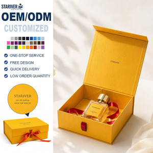 Boîte cadeau magnétique personnalisée à couvercle rabattable, en papier grain de <span class=keywords><strong>bois</strong></span> jaune mat avec nœud en satin rouge pour emballage cadeau de parfum et cosmétiques - Product Image 1