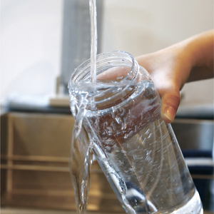 ขวดน้ำพลาสติกโคโพลีเอสเตอร์ 1000 มล. วัสดุปลอดสาร BPA จากจีน พกพาสะดวก มีจำหน่าย - Product Image 3
