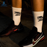 Chaussettes de sport épaisses en tissu éponge jacquard style rétro pour homme, avec talon et bout renforcés, bord côtelé et dos en maille, chaussettes mi-mollet