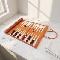 Individuelles Logo Reise-Backgammon-Set Aufrollbares Wildleder-Backgammon-Spiel Tragbares Faltbares Brettspiel für Draußen