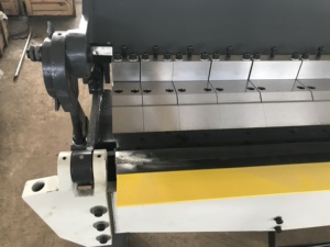 W2.5x2540A <strong>Manual</strong> Pan Box Brakes <strong>Sheet</strong> <strong>Metal</strong> <strong>Folding</strong> <strong>Machine</strong> 2540mm Width - Product Image 2