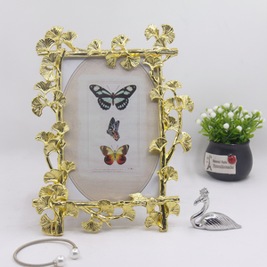 Cadre photo décoratif en métal pour les souvenirs des enfants avec un look joyeux, idéal pour la décoration de pièces lumineuses - Product Image 1