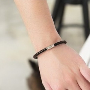 เครื่องประดับข้ามพรมแดนยุโรปและอเมริกา สร้อยข้อมือหนังถักแบบเรียบง่าย ไทเทเนียมสำหรับผู้ชายทันสมัยและมีเอกลักษณ์เฉพาะตัว - Product Image 1