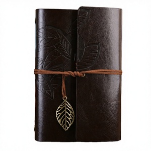 Cuaderno Premium de 8.5 Pulgadas con Cubierta de Cuero Suave, Logotipo Personalizado en Relieve, Encuadernación Espiral, Diario de Viaje, 75 Hojas, Cierre Elástico - Product Image 3