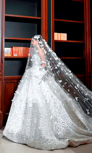 <span class=keywords><strong>Voile</strong></span> de mariée blanc 3D papillon S3140F, <span class=keywords><strong>Robe</strong></span> de mariée blanche extravagante avec broderie de perles lourdes et un traîne époustouflante. - Product Image 2