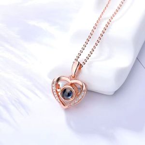<span class=keywords><strong>Romantique</strong></span> Couples Bijoux Kolye Argent Personnalisé <span class=keywords><strong>Photo</strong></span> 100 Langues Je T'aime Projection Collier pour Femmes - Product Image 2