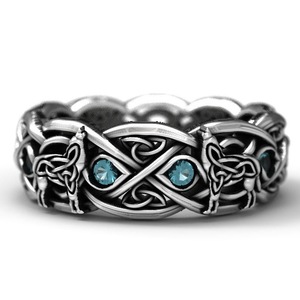 Anello da Uomo con Totem di Lupo, Stile Gotico Retrò, Gioiello Statement, Accessorio Moda Street con Linee Incrociate - Product Image 1