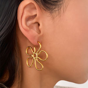 Pendientes de Acero Inoxidable Hipoalergénico con Baño de Oro de 18k, Diseño Floral Brillante, Línea Boho, Colección Otoño-Invierno 2026, Estilo <span class=keywords><strong>Barcelona</strong></span> Vacaciones, Joyería para Mujer Dazan - Product Image 5