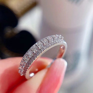 Anello Semplice Impilabile dal Design Classico per Donne - Product Image 1