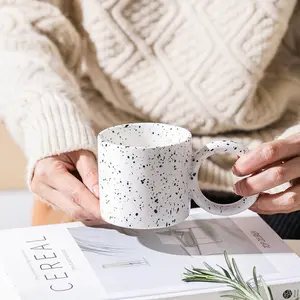 कस्टम नॉर्डिक यात्रा डिजाइन स्याही छप कला Minimalist 300ml मग उच्च बनाने की क्रिया सिरेमिक कॉफी मग कप