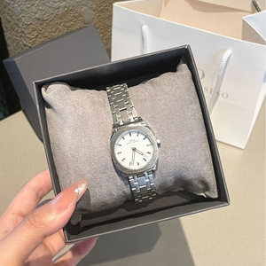 Reloj de Pulsera para Mujer con Correa de Acero Plateado, Esfera Cuadrada Minimalista, Reloj de Cuarzo - Product Image 3