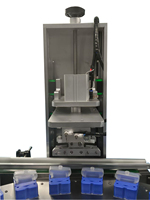 Machine de remplissage et de bouchage automatique tout-en-un pour bouteilles en plastique, idéale pour les contenants d'huile et de parfum
