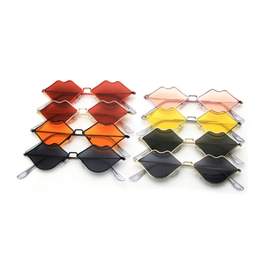 DLL3556 DL gafas de sol de de moda con forma de labios  de pequeño marco de Metal de estilo océano 2021 - Product Image 3