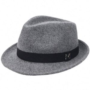 Vente en gros AXGIFTS – Chapeau Fedora en feutre noir classique, chaud et élégant, personnalisable pour homme, avec bord incurvé en polyester - Product Image 4
