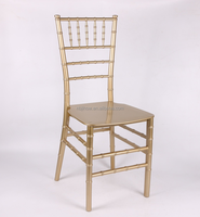 Chaise Chiavari en or blanc avec coussin, vente en gros, idéale pour mariages, événements, banquets, fêtes et hôtels