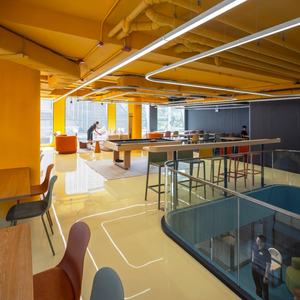 ชุดเฟอร์นิเจอร์โรงแรมรีสอร์ทสกีระดับพรีเมียม 5 ดาว สำหรับห้องนอนและห้องนั่งเล่นในบ้านพักบนภูเขา ทำจากไม้เนื้อแข็ง พร้อมบริการปรับแต่งตามความต้องการสำหรับธุรกิจบริการ - Product Image 3