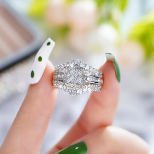 H543 Anello con diamante taglio Princess in oro bianco colore D naturale, gioielli di fidanzamento da donna - Product Image 5