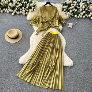 Set Casual da donna tunica con scollo a V Top e vita alta gonne a pieghe 3D Set abbigliamento americano all'ingrosso - Product Image 3