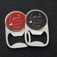 Ouvre-bouteille personnalisé 2d Logo Lettre époxy Aimant pour réfrigérateur Ouvre-bière en argent Cadeaux souvenirs Ouvre-bouteille magnétique pour couple