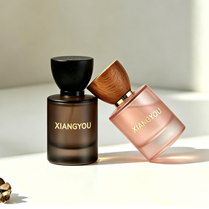Flacon de parfum vide en verre brun rond de 50 ml et 100 ml avec bouchon cylindrique et pulvérisateur - Product Image 2