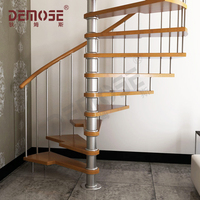 Escalier en colimaçon industriel durable en bois et acier inoxydable avec garde-corps en verre, idéal pour les appartements et l'intérieur