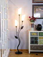 Lampadaire en verre design et abat-jour en forme de fleur, lampe d'étagère en fer moderne simple lampadaire LED noir