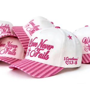 Casquette de baseball 5 panneaux personnalisée en gros avec broderie 3D en relief, visière rayée rose et blanche, réglable, en coton, style rétro, avec fermeture snapback - Product Image 1