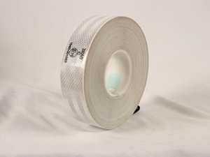 Cinta Reflectante Prismática Certificada por DOT, Alta Visibilidad, Transparente, Autoadhesiva, Material PMMA/PET para Carrocería de Camiones, Automóviles y Vehículos - Product Image 2