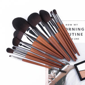 Pochette de luxe en velours de 11 pièces OEM Best Set de <span class=keywords><strong>pinceaux</strong></span> de maquillage à manche court Housse anti-poussière en bois noir mat Sac unique - Product Image 6