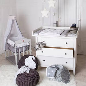 Table à langer moderne en bois massif avec rangement pour nouveau-nés, lit bébé multifonctionnel pour usage hospitalier - Product Image 4