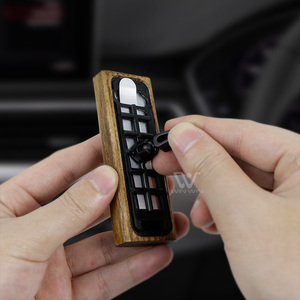 Penyegar Udara Mobil Kayu Solid Alami Desain Minimalis Aroma Ringan Tahan Lama Pasokan Lintas Negara - Product Image 3
