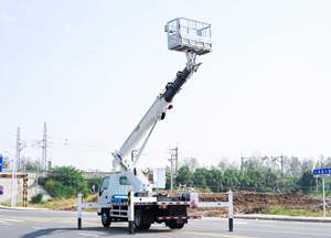 Camión con Plataforma Aérea Hidráulica Articulada Telescópica de 20 m, Marca Isuzu - Product Image 5