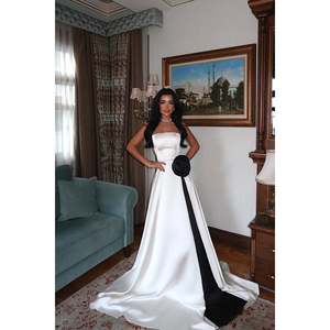 Vestido de Noche Roseline para Fiesta, Largo hasta el Suelo, con Detalle de Rosas, Mangas Cortas, Estilo Imperio, con Perlas y Plumas, Disponible en Tallas XS a XL - Product Image 3