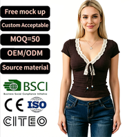 Haut court moulant à manches courtes et col en V avec dentelle de style français et nœud sur le devant pour femme – Tendance estivale sexy et irrésistible