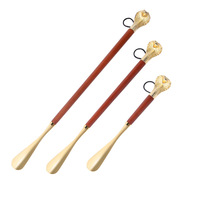 En stock, vente en gros : Chausse-pieds métalliques fabriqués à Guangzhou, style tête d'animal, design extra-long, pour un chaussement sans effort, sans se pencher, unisexe
