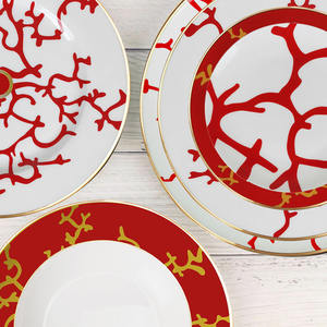 Juego de cena de cerámica de lujo al por mayor de fábrica, platos de boda con cargador rojo con borde dorado - Product Image 4