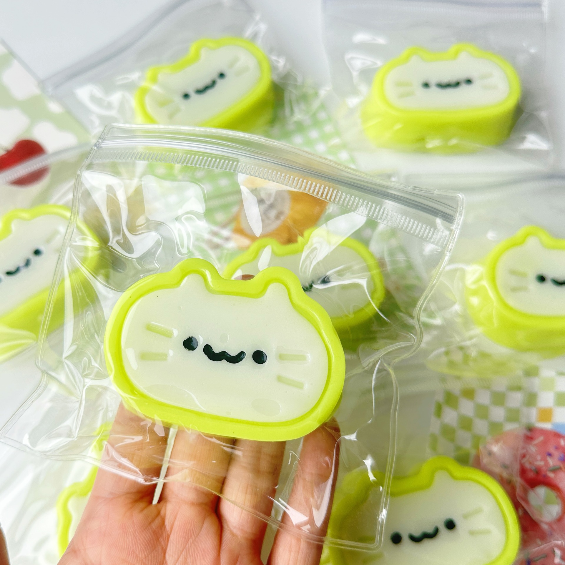 20789-Green Apple Cheese Cat Squishy