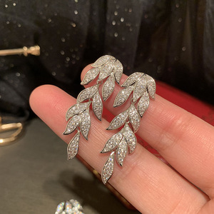 Eleganti Orecchini Pendenti a Forma di Foglia per Donne, Accessori per Orecchie da Indossare Quotidianamente - Product Image 1