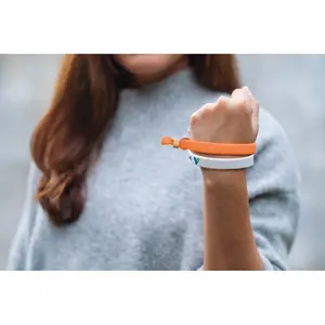 Pulsera FIESTA RPET, merchandising sostenible - Product Image 5