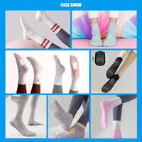 Chaussettes de yoga organiques antidérapantes personnalisé pour le sport et le fitness Chaussettes de sport brodées avec poignée