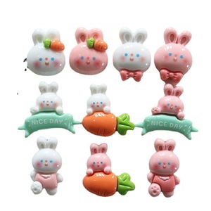 Dessin animé visage lumineux radis <span class=keywords><strong>lapin</strong></span> mignon bricolage <span class=keywords><strong>maison</strong></span> coque de téléphone couvre-chef accessoires Est 4 perles breloques en résine plastique - Product Image 1