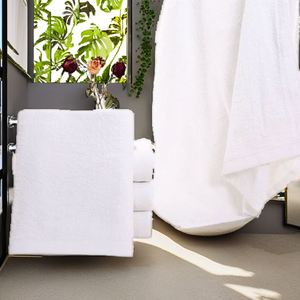 Serviette de Bain Hôtelière Personnalisée en Coton 100% Écologique, Blanche Unie, Technique de Tissage, pour Usage Domestique, Hôtelier, Spa et Salon de Beauté (Vente en Gros) - Product Image 2