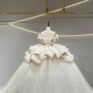 Vestido de Novia JFH18 Royal con Flores 3D y Volantes, Estilo Princesa, Hombros Descubiertos - Product Image 4