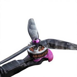 Hélices de Carreras FPV Ethix S5 5x4x3 Gris Claro de Tres Aspas y 5 Pulgadas para Drones de Estilo Libre con Diseño Duradero 2CW/2CCW - Product Image 5